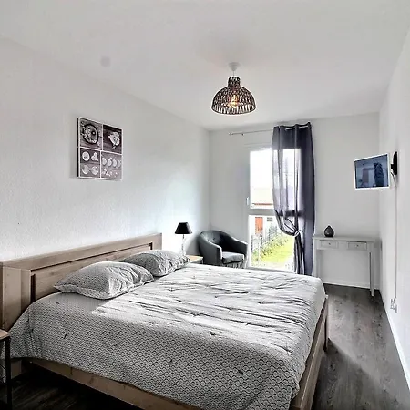 Spacieux Et Confortable Pavillon Avec Jardin ヴィラ