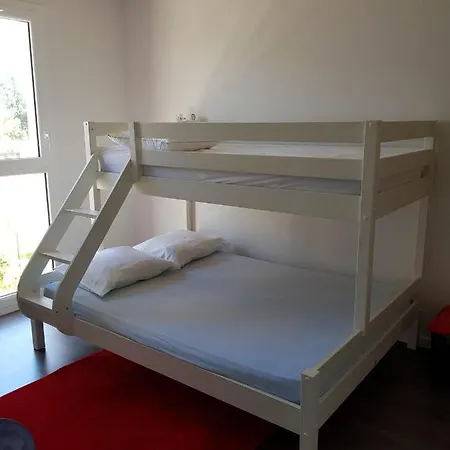 ヴィラ Spacieux Et Confortable Pavillon Avec Jardin *